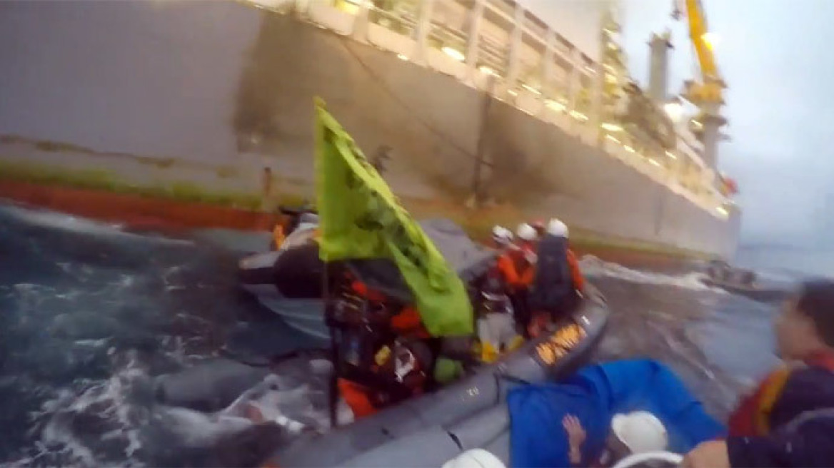 Βίντεο: «Nαυμαχία» της Greenpeace και του ισπανικού πολεμικού ναυτικού
